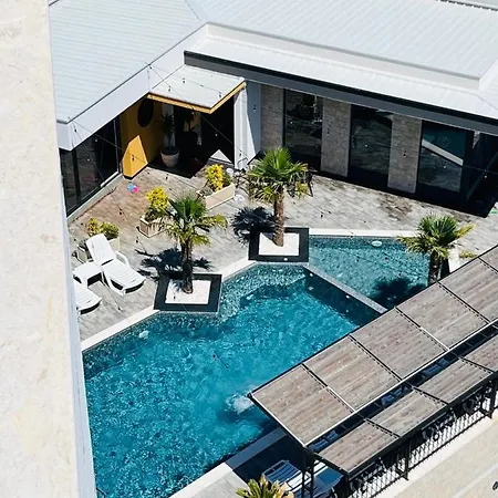Art'S Apartment Mit Pool Ulcinj Pinjes Exterior photo