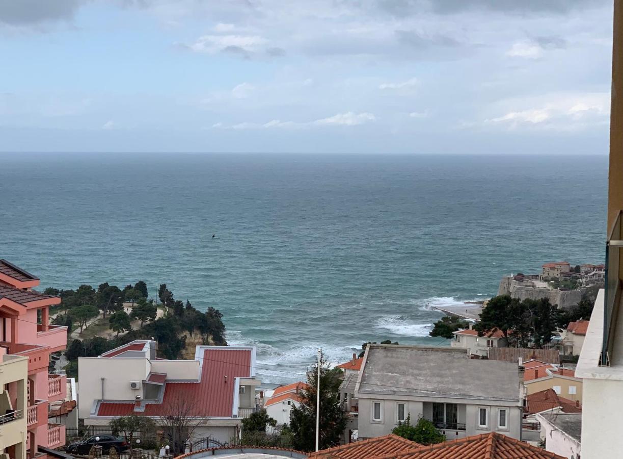 Art's Mit Pool Pinjes Ulcinj